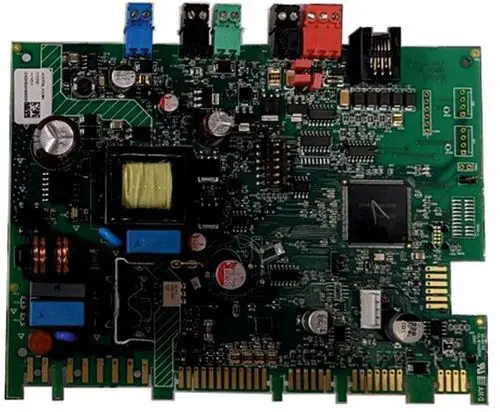 Grüne Leiterplatte mit verschiedenen elektronischen Komponenten und Steckplätzen, hergestellt von Wolf, vermutlich für ein Gerät des Typs CWL-2.